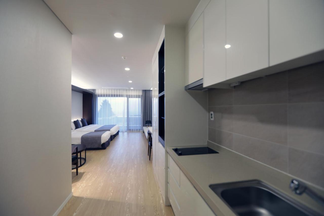 The Qube Resort Jeju Seogwipo Exterior foto